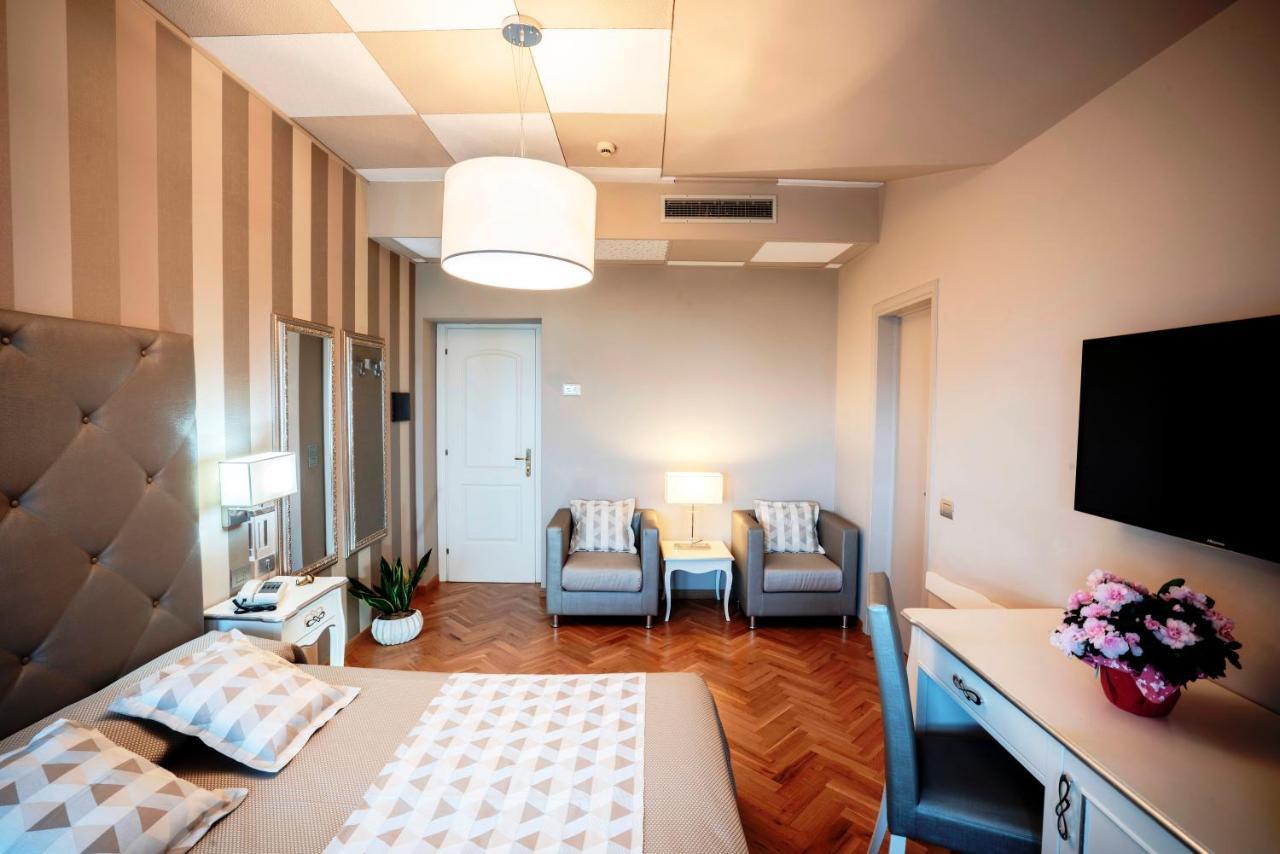 Hotel Bellevue Гардоне Ривера Екстериор снимка