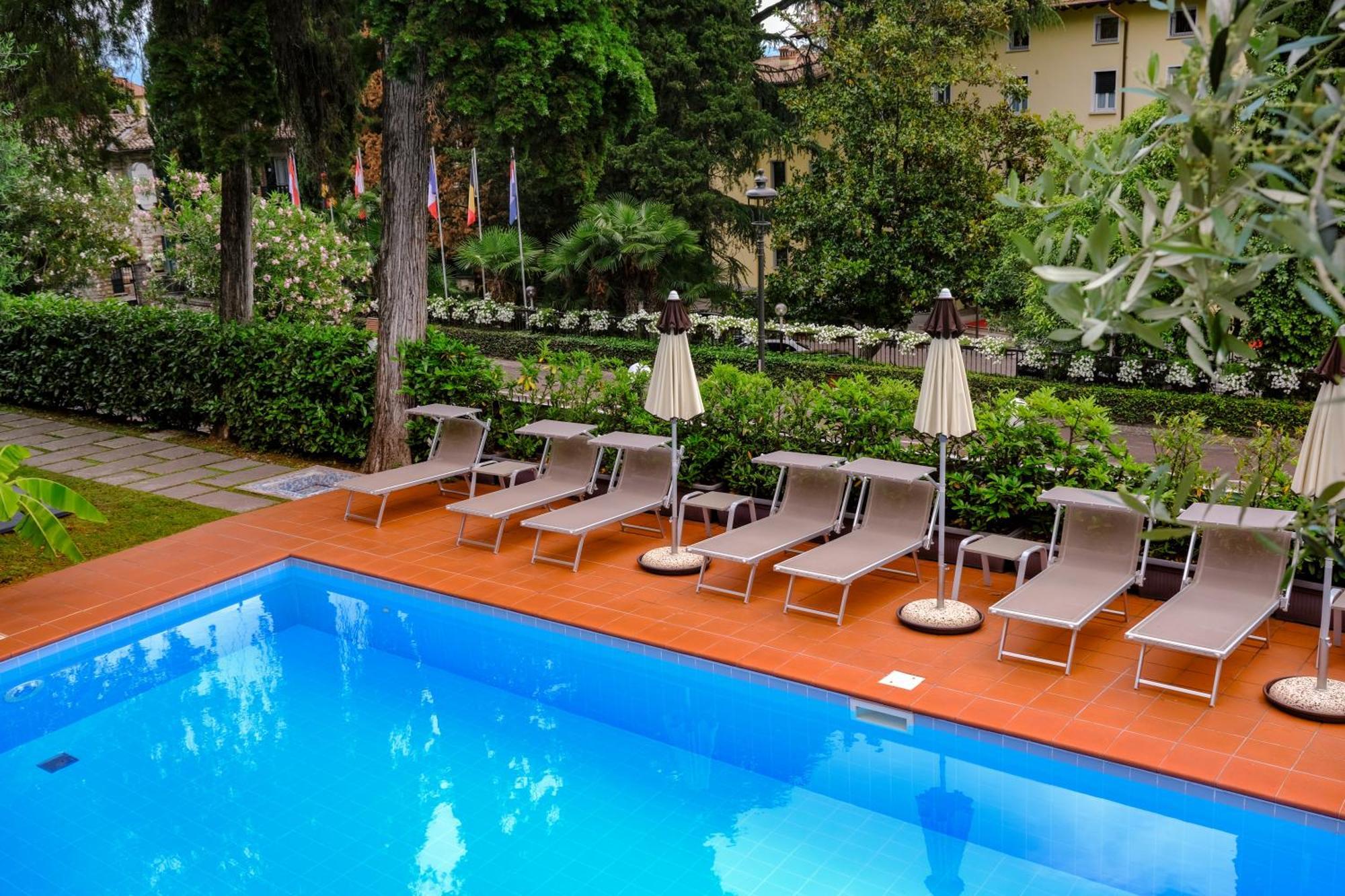 Hotel Bellevue Гардоне Ривера Екстериор снимка