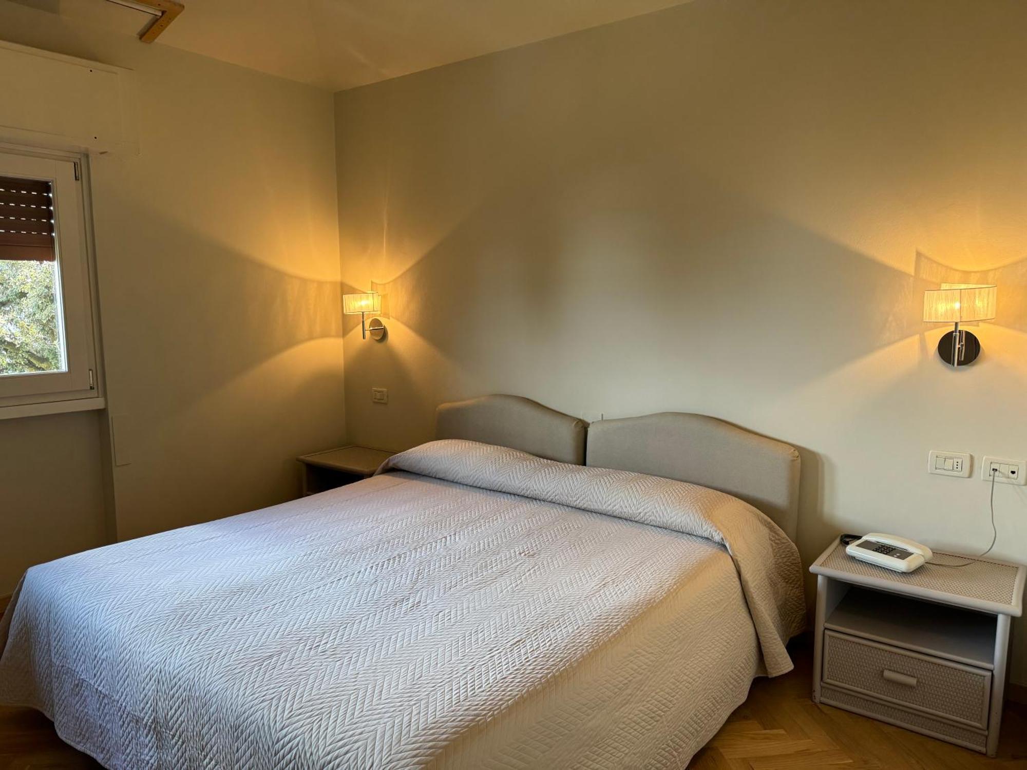 Hotel Bellevue Гардоне Ривера Екстериор снимка