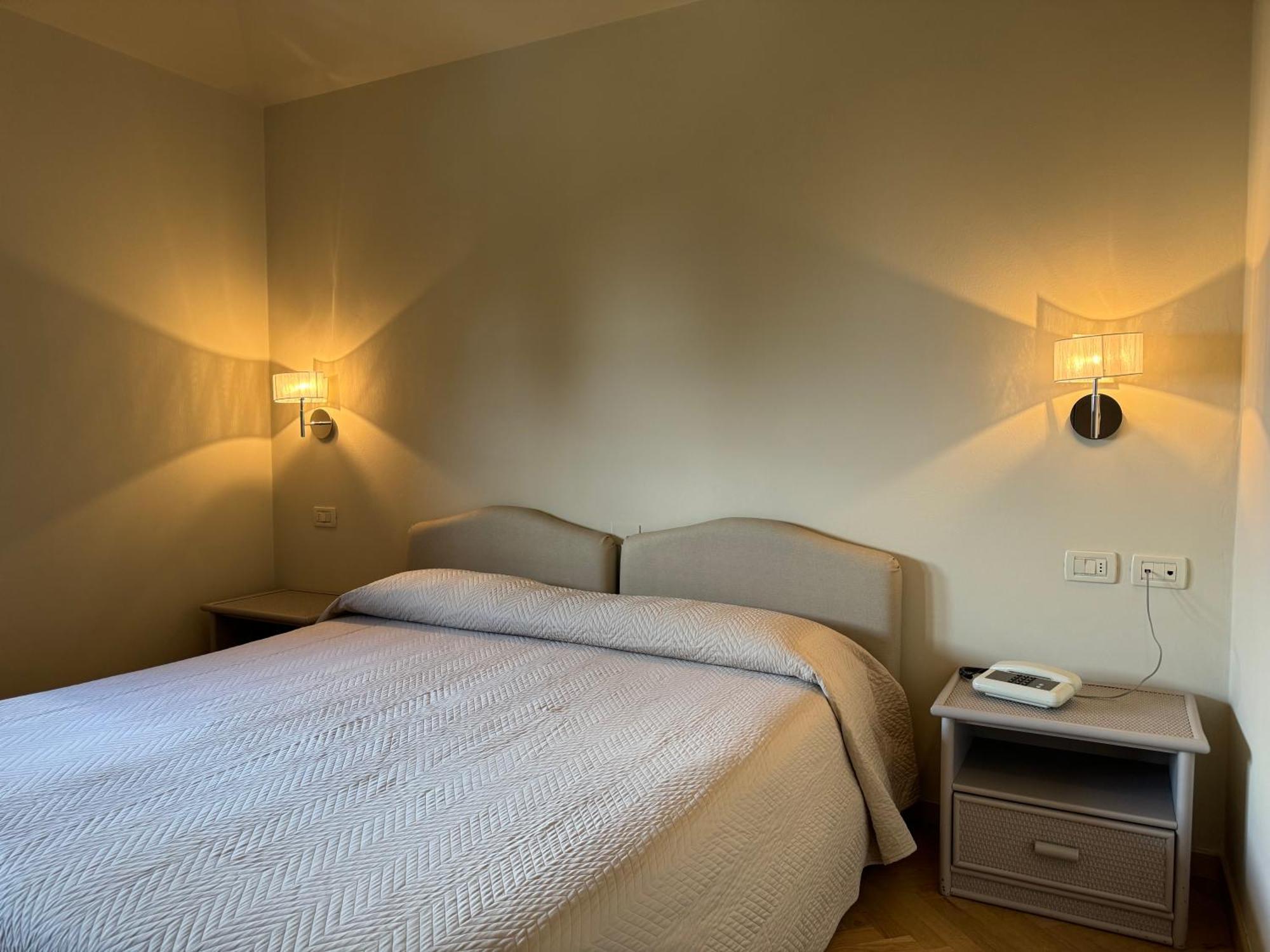 Hotel Bellevue Гардоне Ривера Екстериор снимка