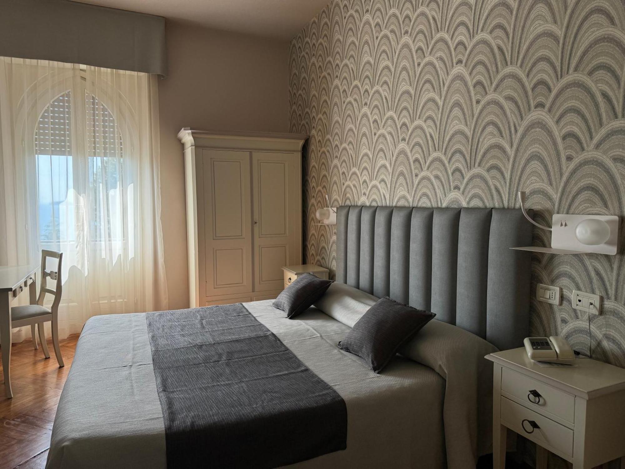 Hotel Bellevue Гардоне Ривера Екстериор снимка