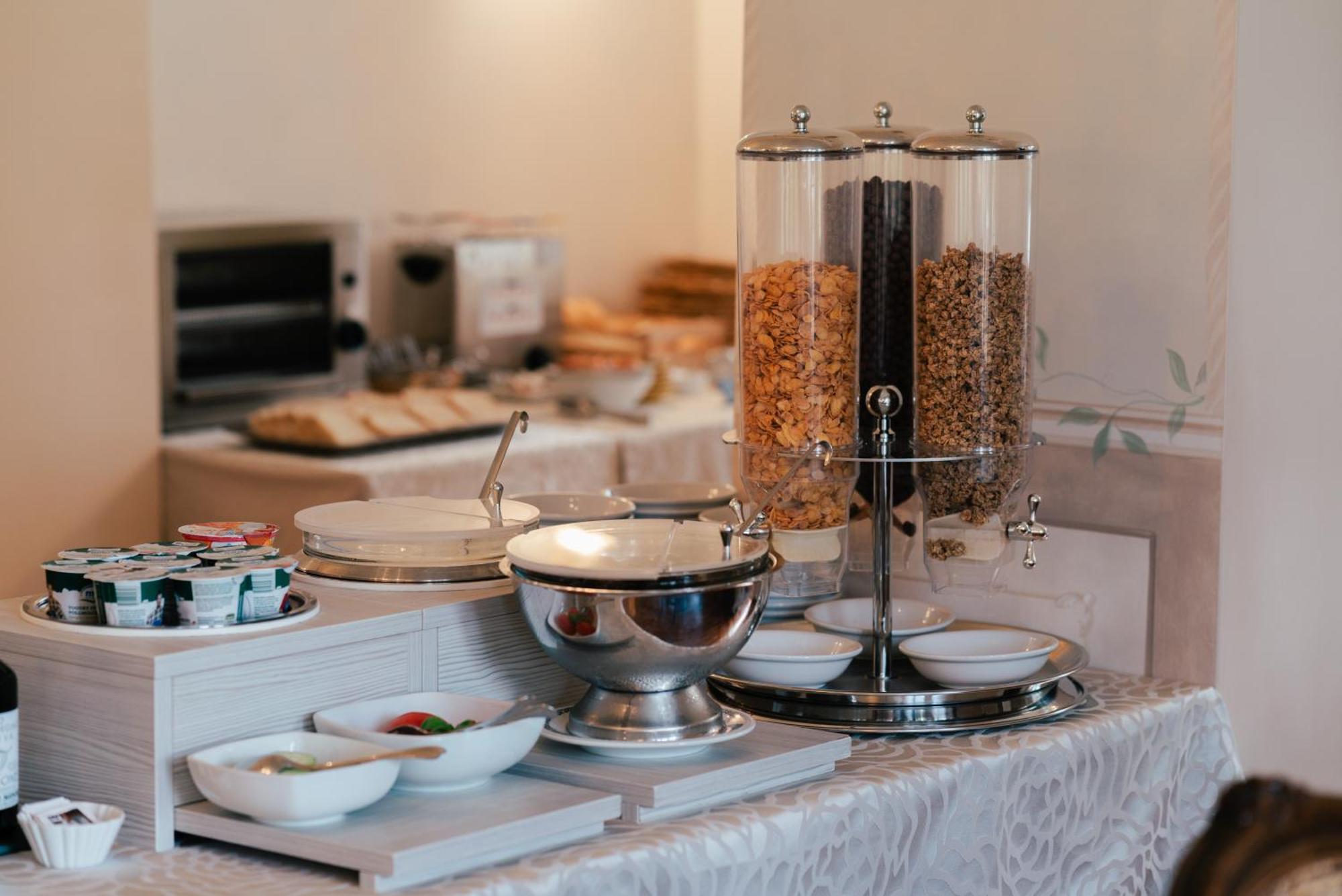 Hotel Bellevue Гардоне Ривера Екстериор снимка