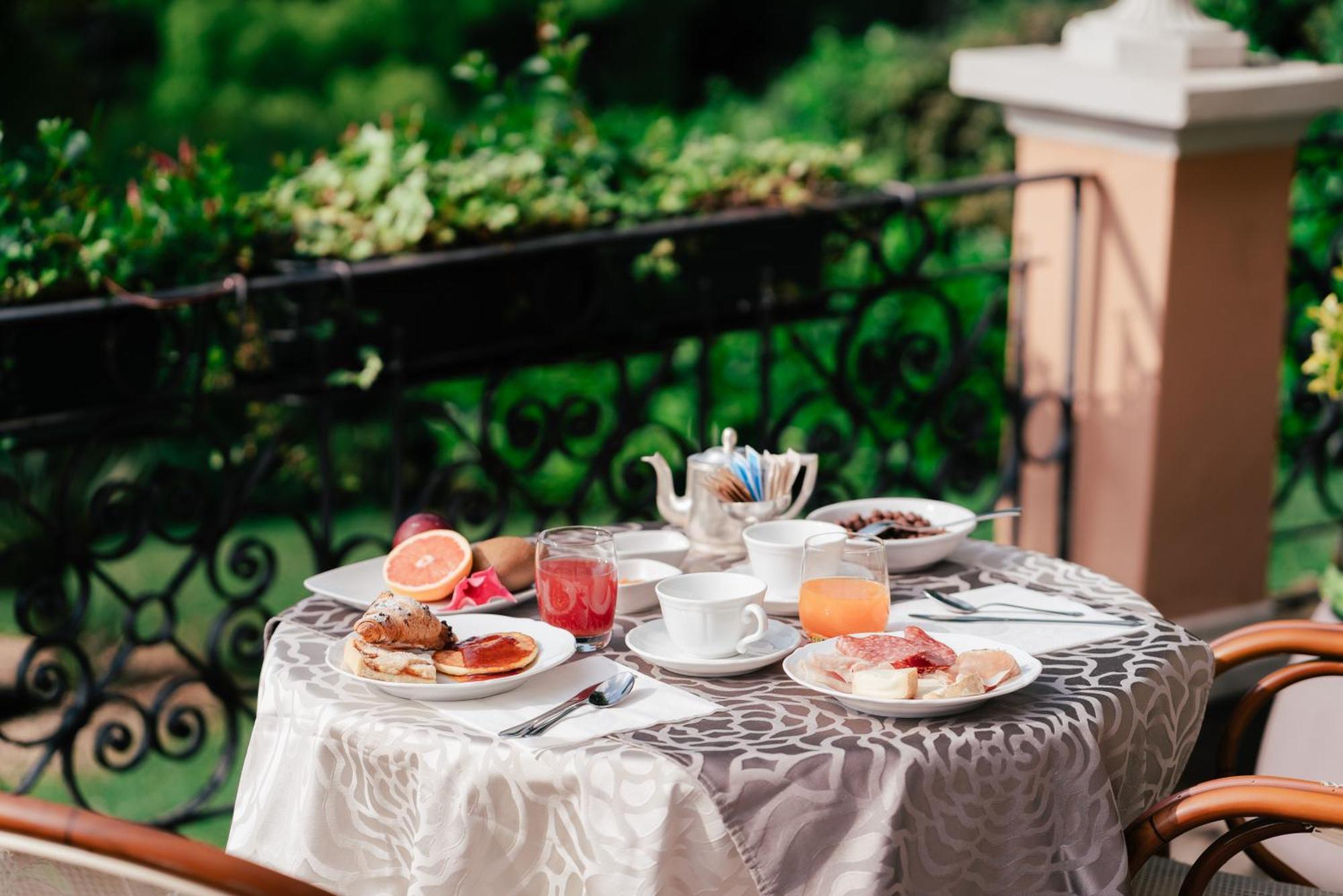 Hotel Bellevue Гардоне Ривера Екстериор снимка